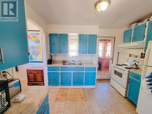 4792 Quebec Ave, Powell River, BC - Indoor Photo Showing Kitchen With Double Sink