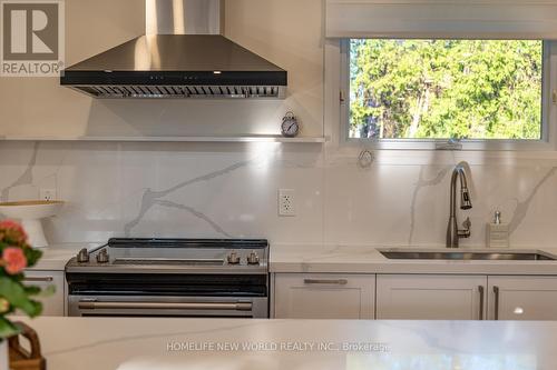 19 Willowgate Drive, Markham, ON - Indoor Photo Showing Kitchen