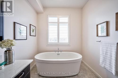 1208 Wellington Street E, Aurora, ON - Indoor Photo Showing Bathroom