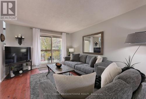 12 - 6780 Formentera Avenue, Mississauga, ON - Indoor Photo Showing Living Room