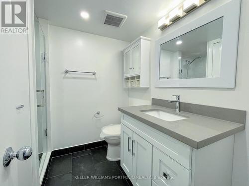 1802 - 1055 Bay Street, Toronto, ON - Indoor Photo Showing Bathroom