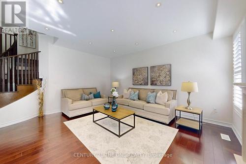 6 Roy Harper Avenue, Aurora, ON - Indoor Photo Showing Living Room
