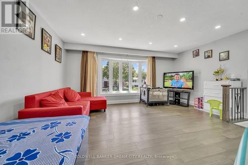 7 Drury Crescent, Brampton, ON - Indoor Photo Showing Living Room