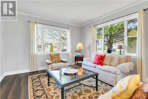 Living Room - 450 Dominion Street, Renfrew, ON - Indoor Photo Showing Living Room