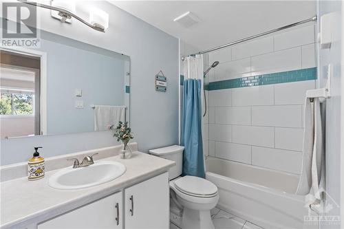 Full Bathroom Upstairs Recently Renovated - 2927 Fairlea Crescent, Ottawa, ON - Indoor Photo Showing Bathroom