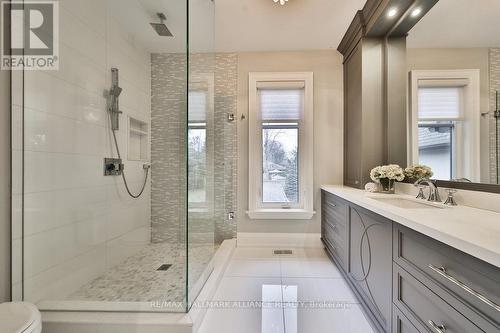 1389 Weaver Avenue, Oakville, ON - Indoor Photo Showing Bathroom