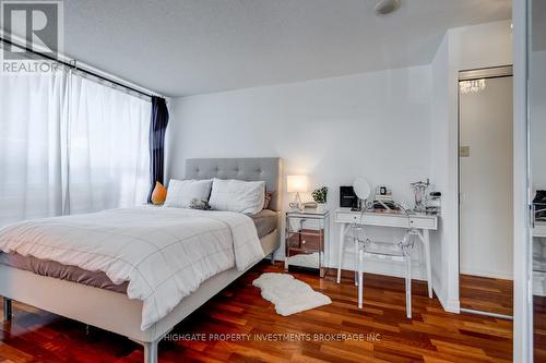 511 - 111 Elizabeth Street, Toronto, ON - Indoor Photo Showing Bedroom