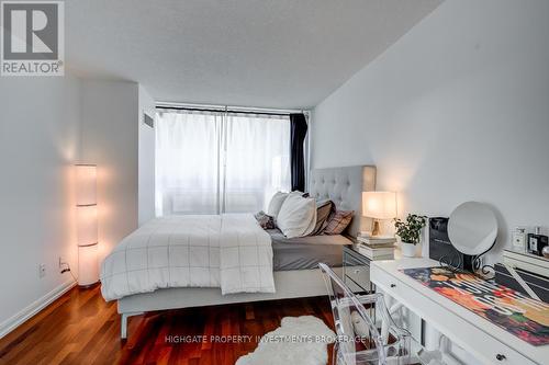 511 - 111 Elizabeth Street, Toronto, ON - Indoor Photo Showing Bedroom