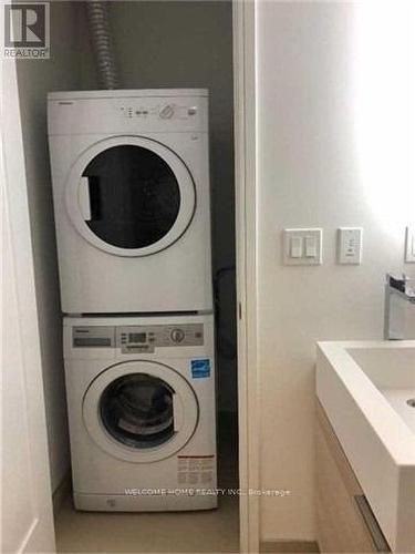 3201 - 88 Scott Street, Toronto, ON - Indoor Photo Showing Laundry Room