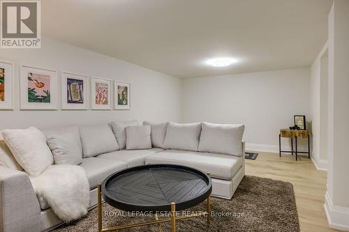 7 Ferncroft Drive, Toronto, ON - Indoor Photo Showing Living Room