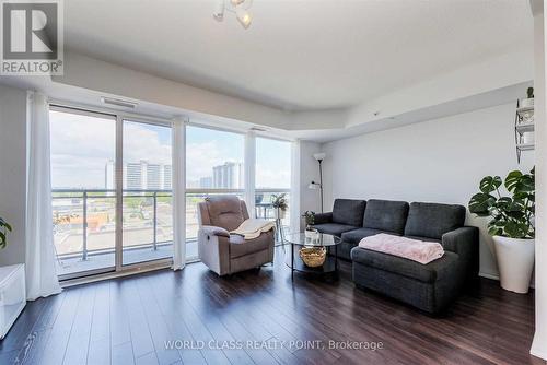 517 - 30 Meadowglen Place, Toronto, ON - Indoor Photo Showing Living Room