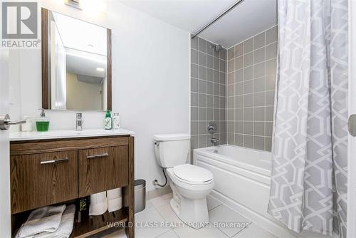 517 - 30 Meadowglen Place, Toronto, ON - Indoor Photo Showing Bathroom