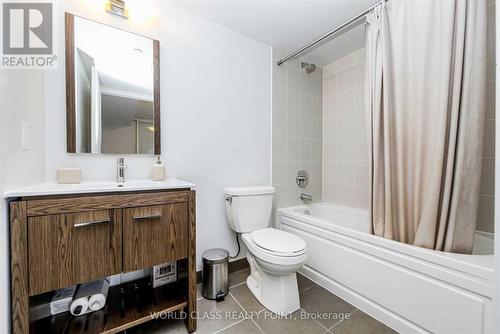 517 - 30 Meadowglen Place, Toronto, ON - Indoor Photo Showing Bathroom