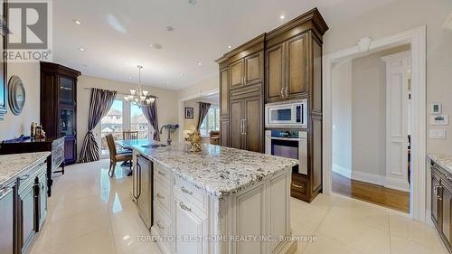 42 Elm Grove Avenue, Richmond Hill, ON - Indoor Photo Showing Kitchen With Upgraded Kitchen