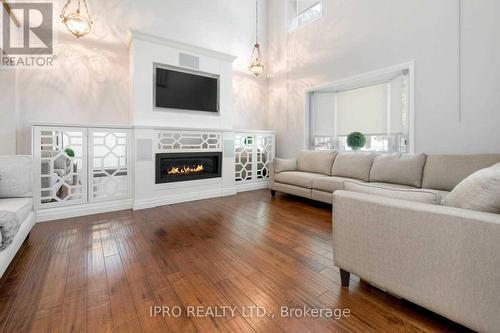 18 Sunset Boulevard, Brampton, ON - Indoor Photo Showing Living Room With Fireplace