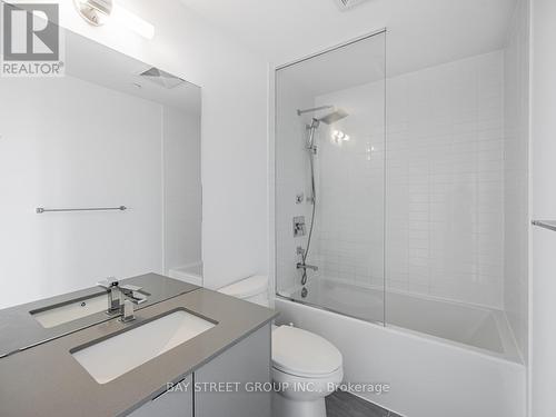 606 - 2481 Taunton Road, Oakville, ON - Indoor Photo Showing Bathroom