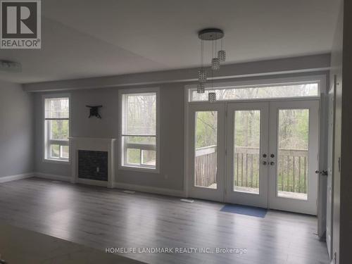 19 Hoodless Court, Brantford, ON - Indoor Photo Showing Living Room With Fireplace