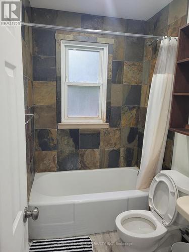 20 Ainslie Avenue, Hamilton, ON - Indoor Photo Showing Bathroom