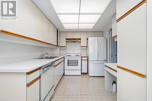 902 - 900 Yonge Street, Toronto, ON - Indoor Photo Showing Kitchen With Double Sink