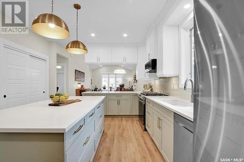 2859 Elphinstone Street, Regina, SK - Indoor Photo Showing Kitchen With Upgraded Kitchen