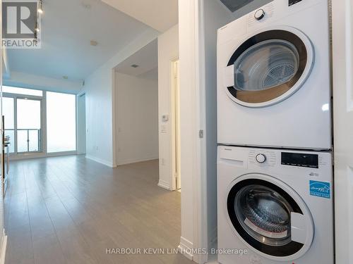 4215 - 251 Jarvis Street, Toronto, ON - Indoor Photo Showing Laundry Room