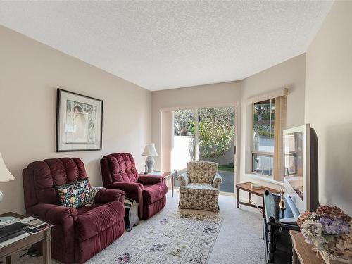 404-6880 Wallace Dr, Central Saanich, BC - Indoor Photo Showing Living Room