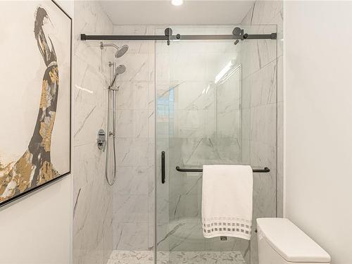482 Grafton St, Esquimalt, BC - Indoor Photo Showing Bathroom