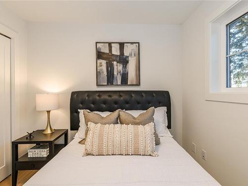 482 Grafton St, Esquimalt, BC - Indoor Photo Showing Bedroom