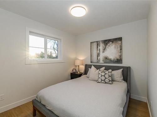 482 Grafton St, Esquimalt, BC - Indoor Photo Showing Bedroom
