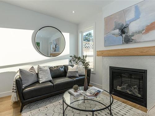 482 Grafton St, Esquimalt, BC - Indoor Photo Showing Living Room With Fireplace