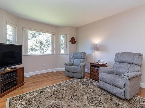 2871 River Rd, Chemainus, BC - Indoor Photo Showing Living Room