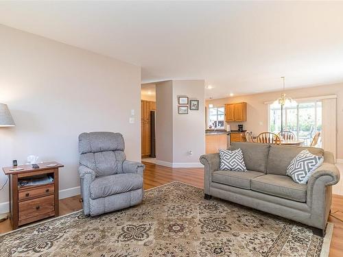 2871 River Rd, Chemainus, BC - Indoor Photo Showing Living Room
