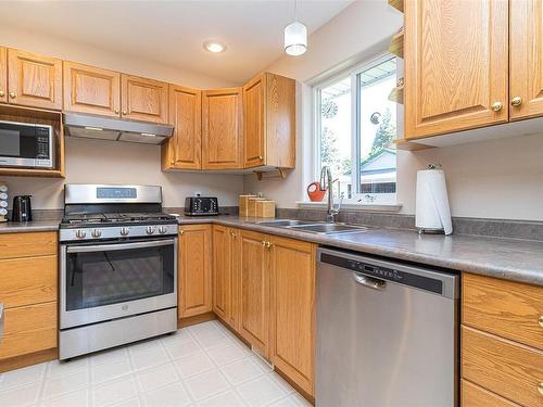 2871 River Rd, Chemainus, BC - Indoor Photo Showing Kitchen With Double Sink