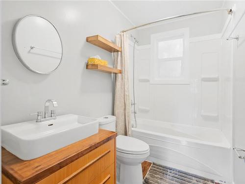 6820 Grant Rd West, Sooke, BC - Indoor Photo Showing Bathroom