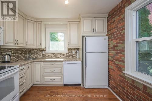 39 Wardrope Avenue, Hamilton, ON - Indoor Photo Showing Kitchen