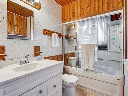 Salle de bains - 100 Rue Pontbriand, Saint-Constant, QC - Indoor Photo Showing Bathroom