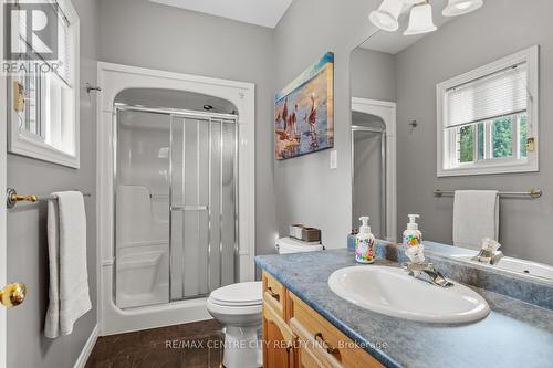 10 Hillview Drive, Thames Centre, ON - Indoor Photo Showing Bathroom