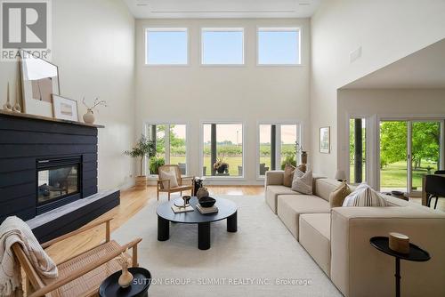 1065 Concession 3 Road, Niagara-On-The-Lake, ON - Indoor Photo Showing Living Room With Fireplace