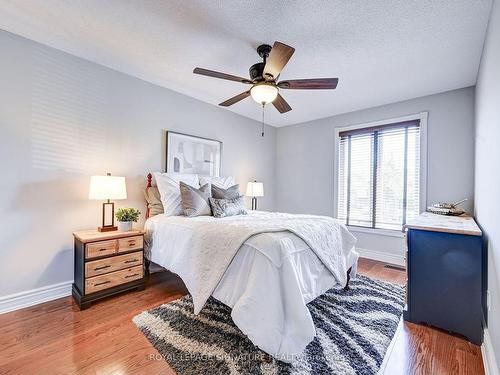 4476 Sawmill Valley Dr, Mississauga, ON - Indoor Photo Showing Bedroom