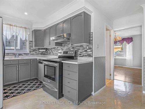 6 Argyle Ave, Orillia, ON - Indoor Photo Showing Kitchen With Upgraded Kitchen