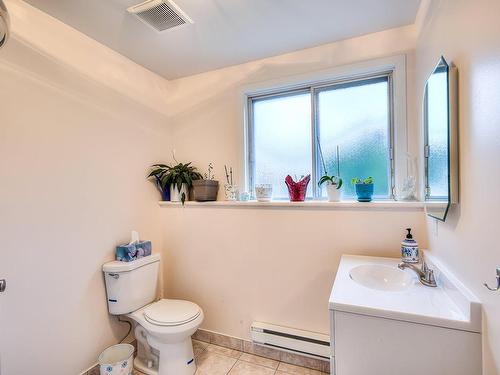 Salle de bains - 7754 Boul. St-Martin O., Laval (Sainte-Dorothée), QC - Indoor Photo Showing Bathroom