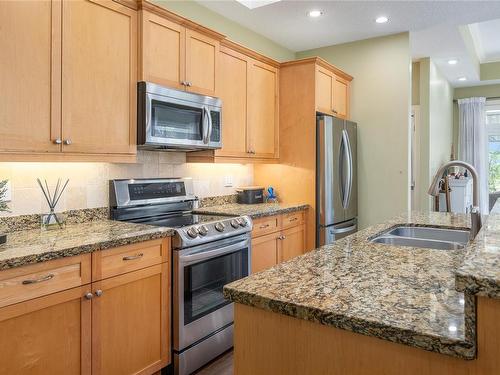 12-447 Pym St, Parksville, BC - Indoor Photo Showing Kitchen With Stainless Steel Kitchen With Double Sink