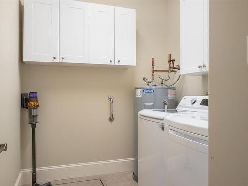 12-447 Pym St, Parksville, BC - Indoor Photo Showing Laundry Room