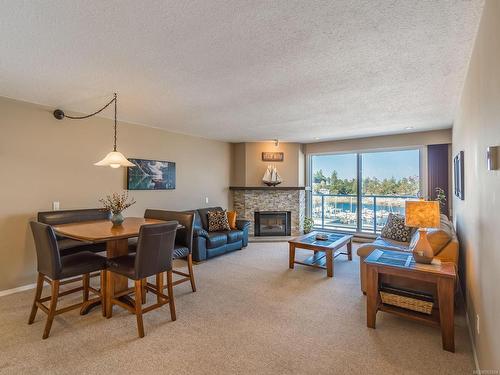405-3555 Outrigger Rd, Nanoose Bay, BC - Indoor With Fireplace