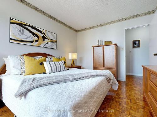 2835-33 Harbour Sq, Toronto, ON - Indoor Photo Showing Bedroom