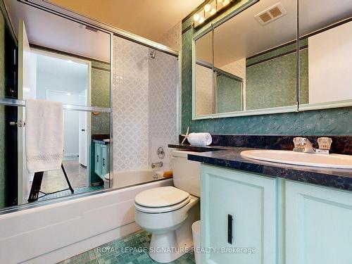 2835-33 Harbour Sq, Toronto, ON - Indoor Photo Showing Bathroom