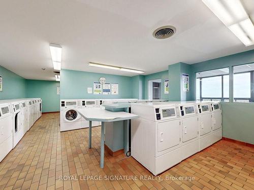 2835-33 Harbour Sq, Toronto, ON - Indoor Photo Showing Laundry Room