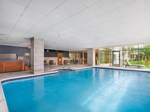 Piscine - 313-18 Ch. Du Bord-Du-Lac-Lakeshore, Pointe-Claire, QC - Indoor Photo Showing Other Room With In Ground Pool