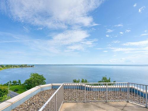 Vue sur l'eau - 313-18 Ch. Du Bord-Du-Lac-Lakeshore, Pointe-Claire, QC - Outdoor With Body Of Water With View