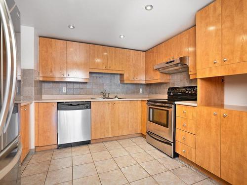 Cuisine - 313-18 Ch. Du Bord-Du-Lac-Lakeshore, Pointe-Claire, QC - Indoor Photo Showing Kitchen With Double Sink